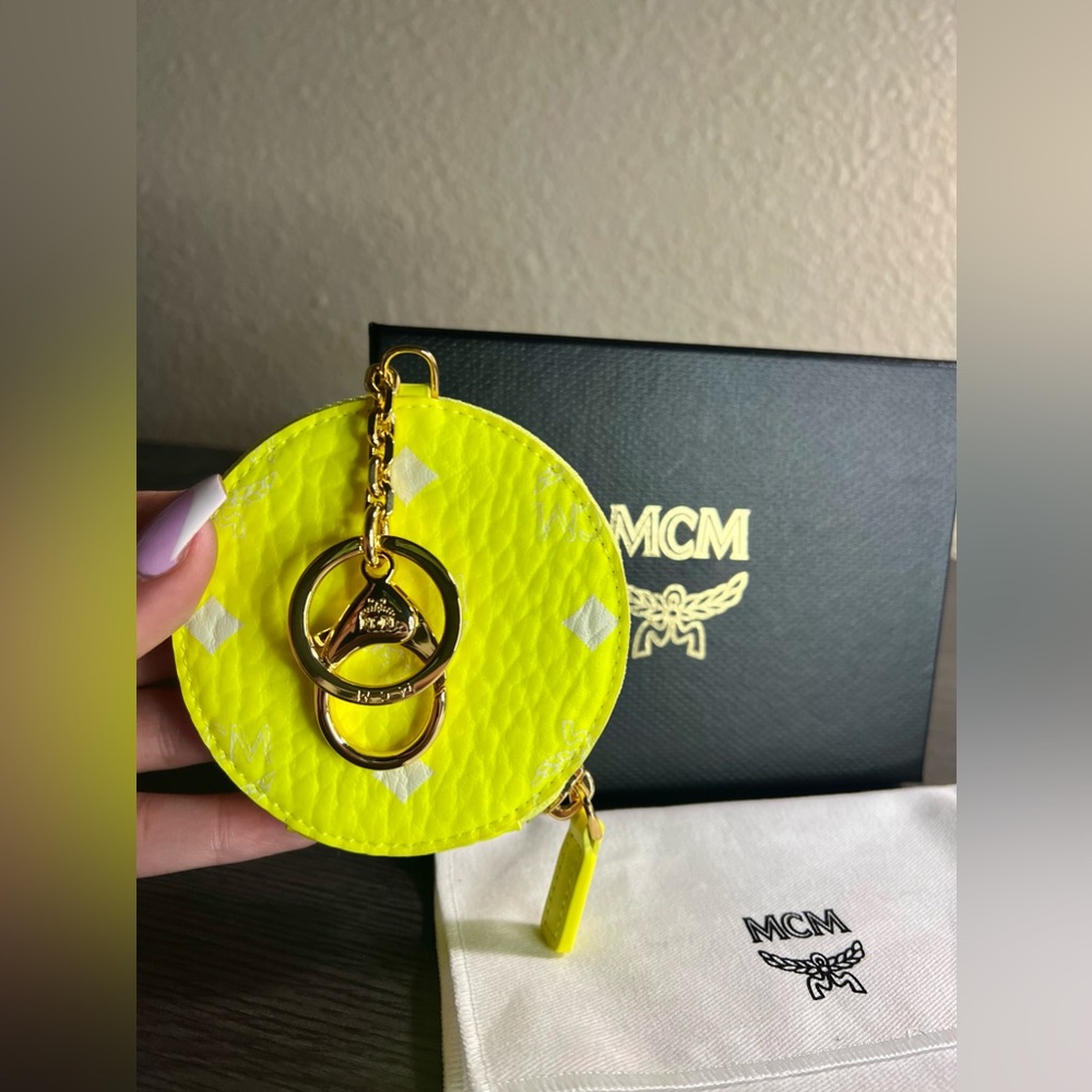 MCM NEON YELLOW COIN POUCH • BRAND NEW W TAGS • LIMITED EDITION COLOR